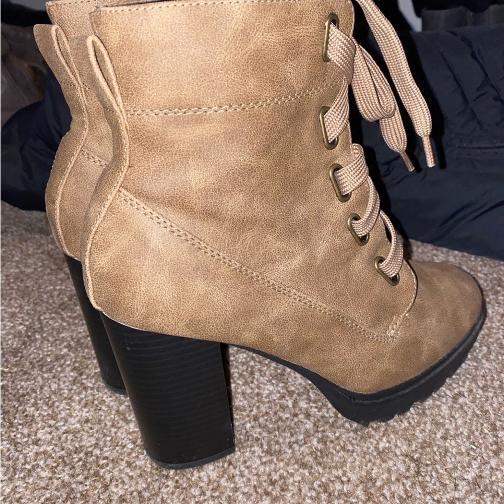 Heels - Picture 4 of 4